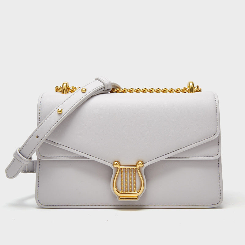 Маленькая квадратная сумка через плечо с цепочкой в стиле ретро