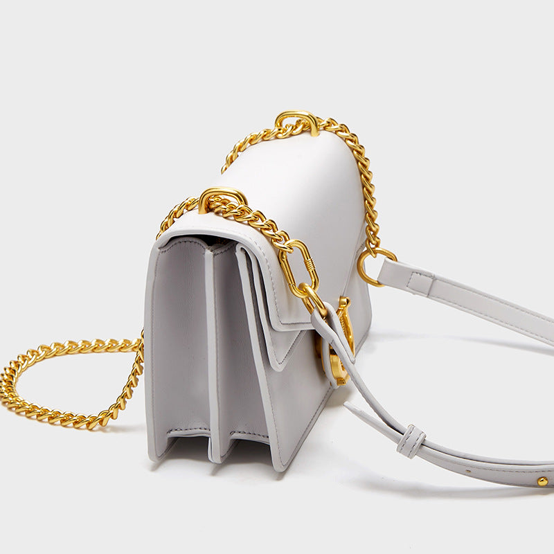 Маленькая квадратная сумка через плечо с цепочкой в стиле ретро