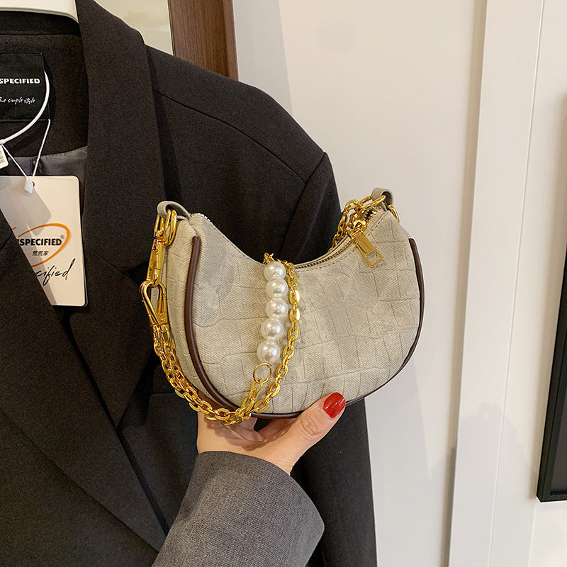 Сумка-мессенджер Mini Saddle в стиле Chanel с бриллиантами из денима